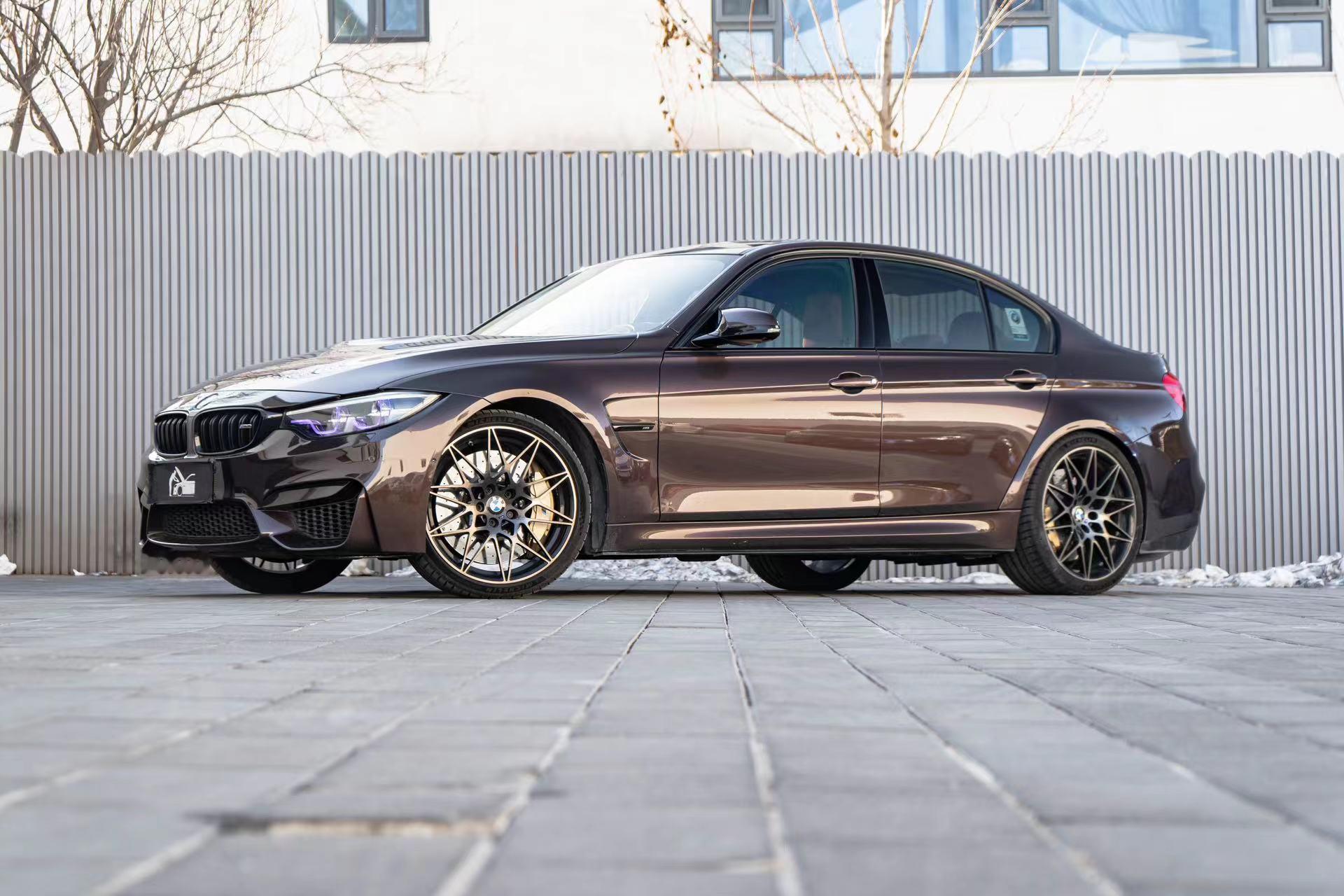 宝马F80 M3 ZCP这个颜色我叫不上来了反正就是好看棕