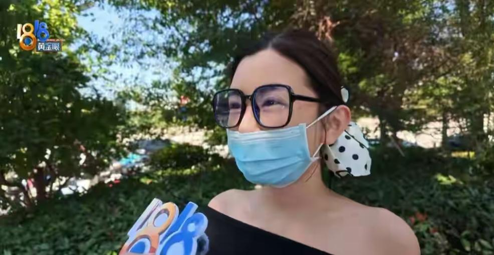 浙江杭州，一女子花12800元，做额头线雕。她敷完麻药准备手术时，无意间翻看店内