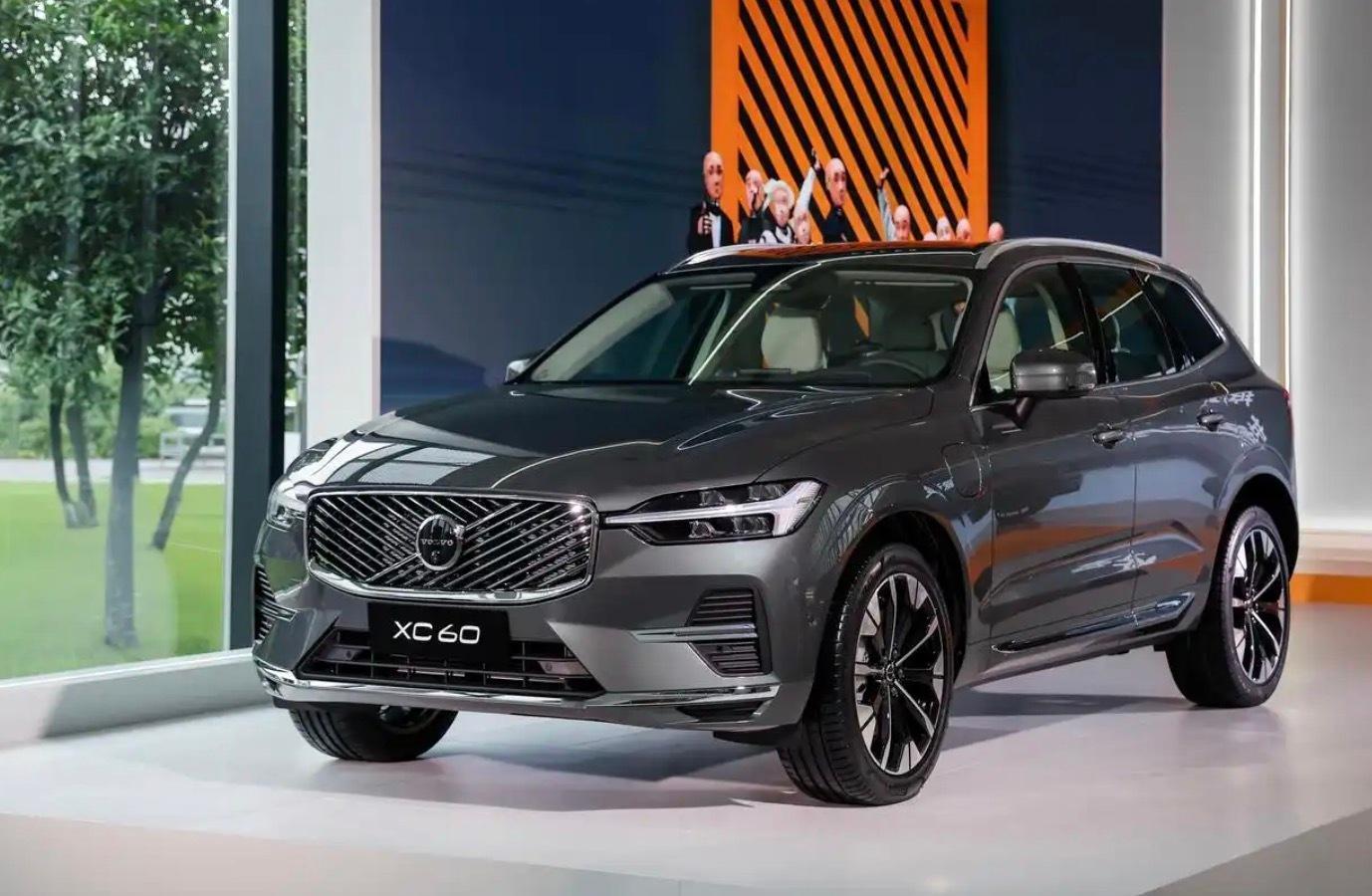 沃尔沃全新XC60上市，限时尊享价25.49万元起。新车燃油版共带来5款配置车型