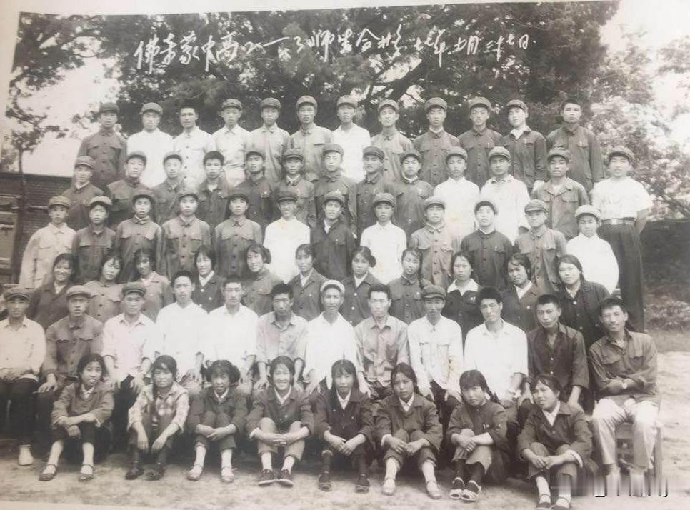 回忆是美好的，可现实是残酷的，我们已经步入了老年时代，曾经教过我们的老师大多数都