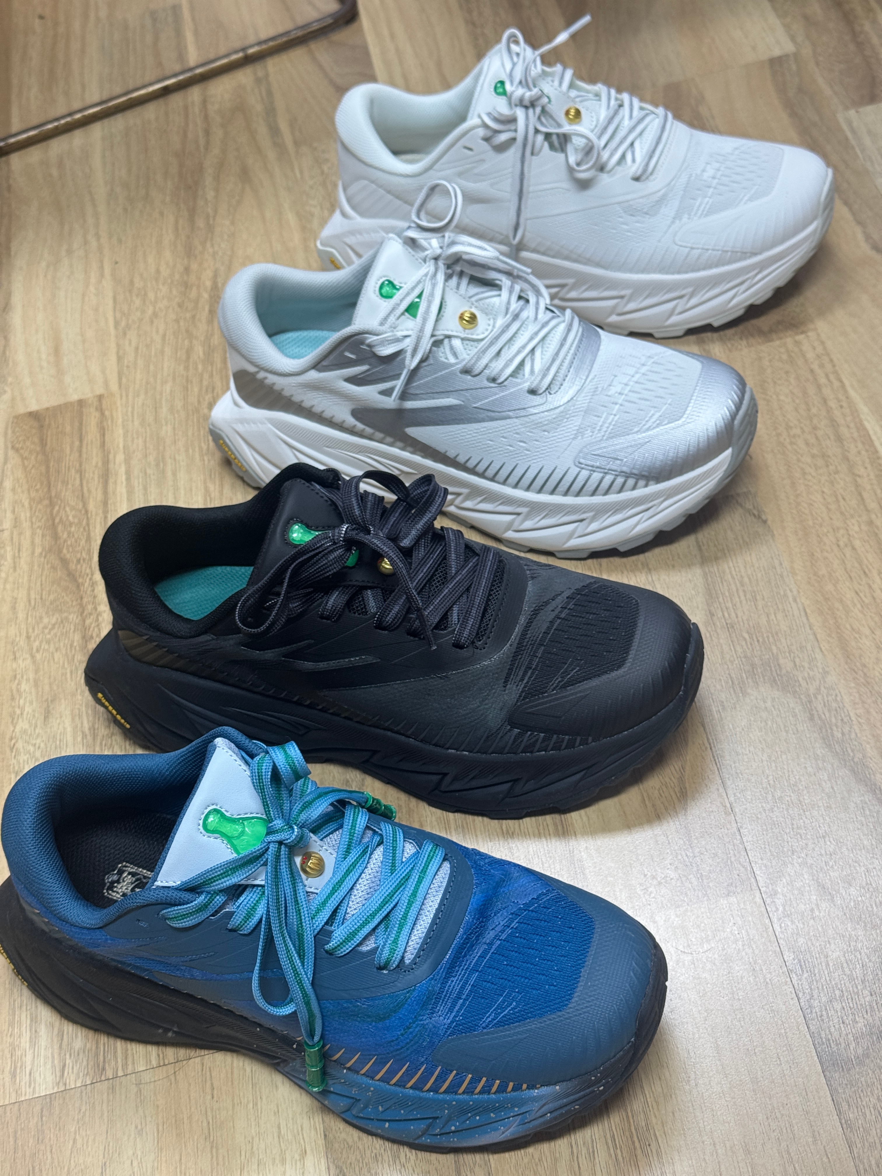 ZX2凡人修仙传联名款，穿了几天感觉不错，推荐给凡人动画的粉丝。一共四个配色，元