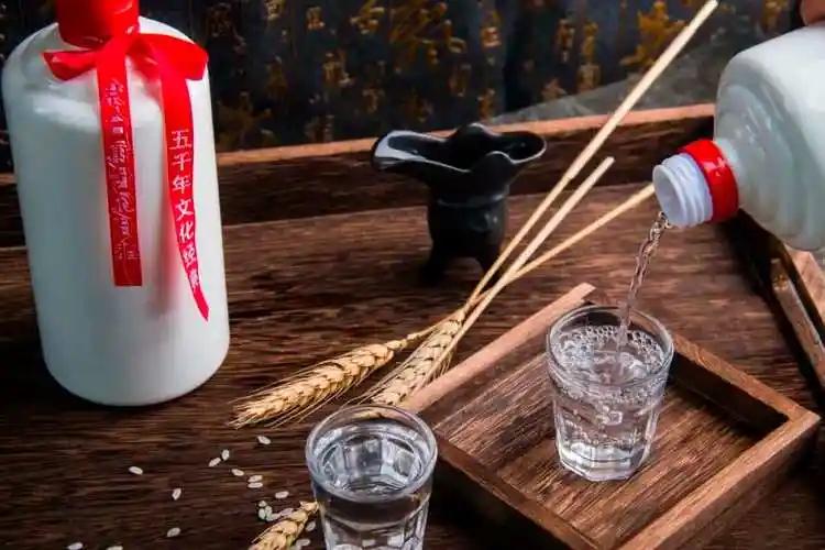 白酒再次被关注！医生发现：高血压者喝白酒，不用多久或有3变化
 
难道真的有人觉