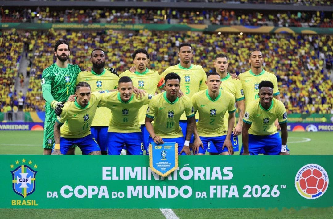 FIFA排名前十球队世界杯首轮战绩荷兰队万万没想到，首轮险些翻船。日本队用2-2