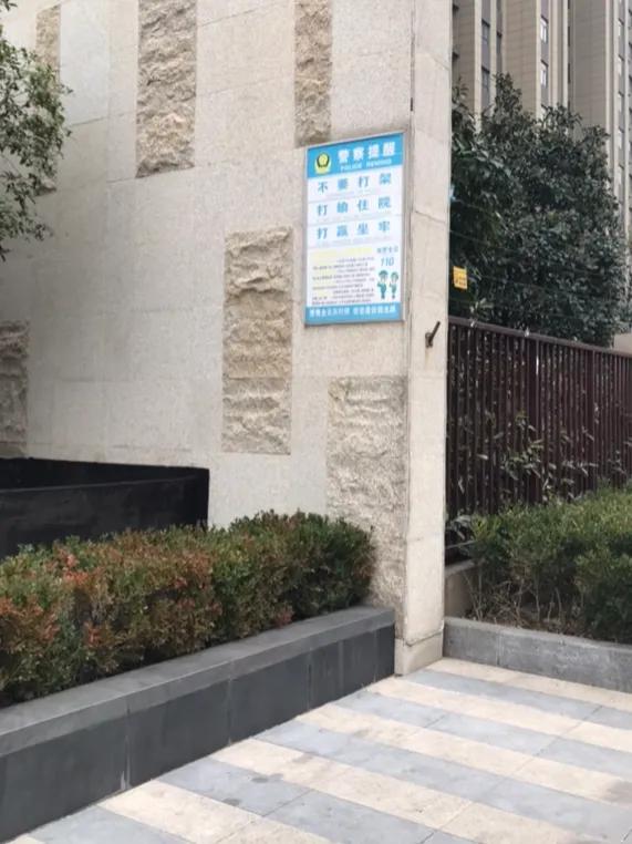 看到了吗？打架没有赢家：打输住院，打赢坐牢。