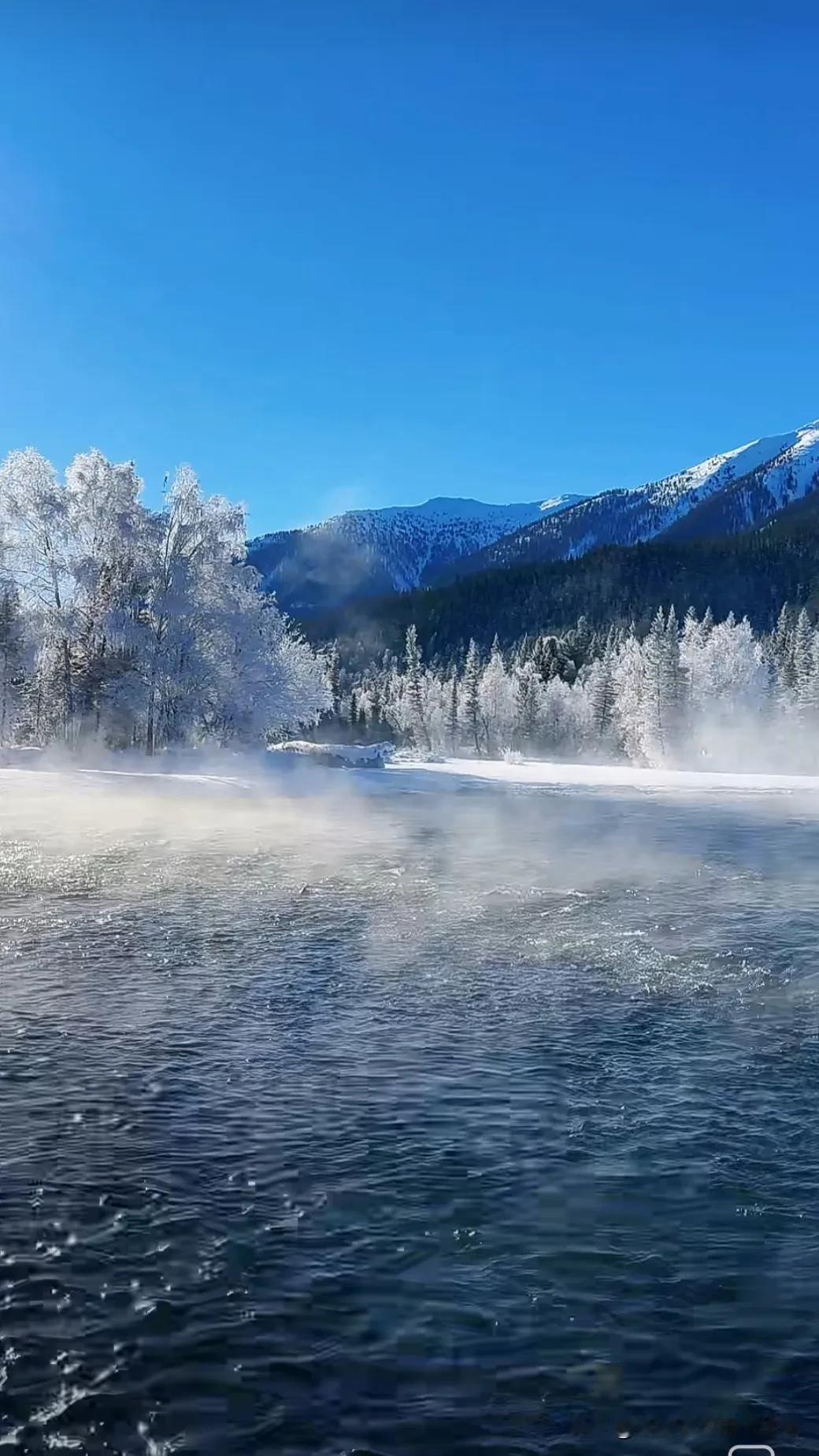 冬日仙境，冰雪覆盖的湖面与星空交相辉映。冬日美景留存 状美景 像仙境般的美景 神