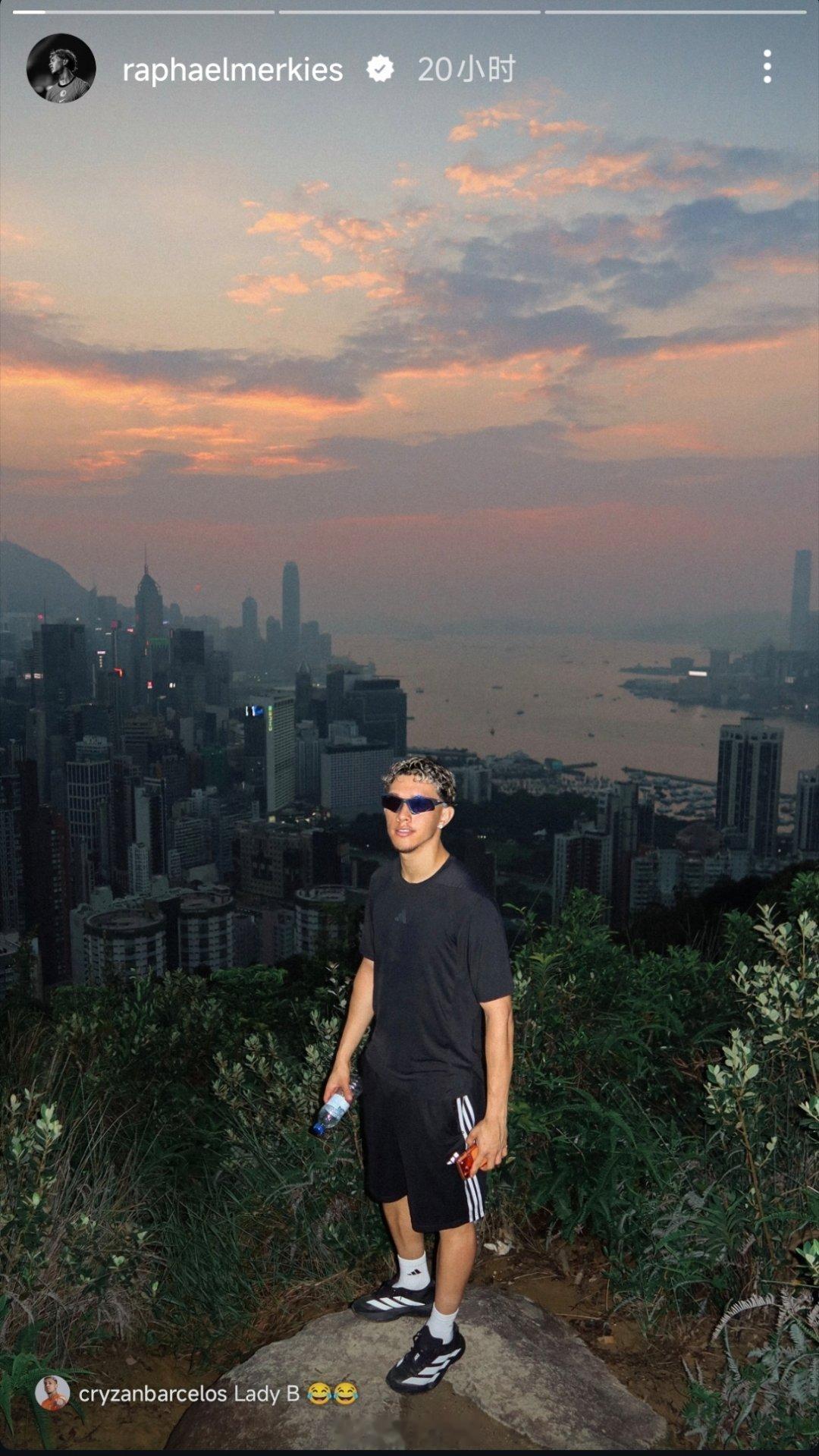 李小恒社媒晒照[照相机]山东泰山[超话]自由橙[超话] ​​​