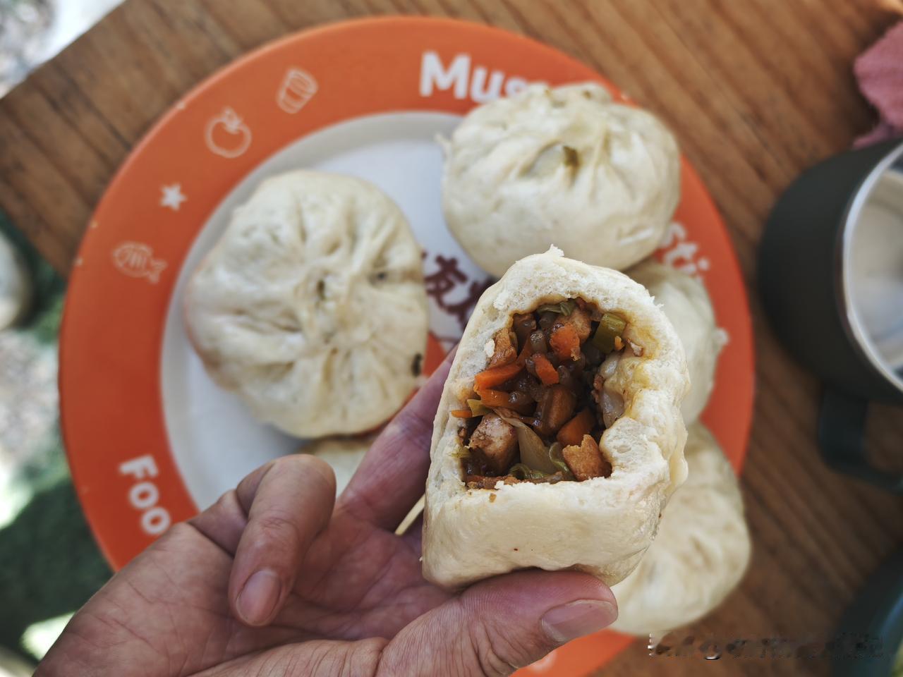 晒图笔记大赛今天吃包子，还是自己包的香哦[爱慕][爱慕][爱慕]