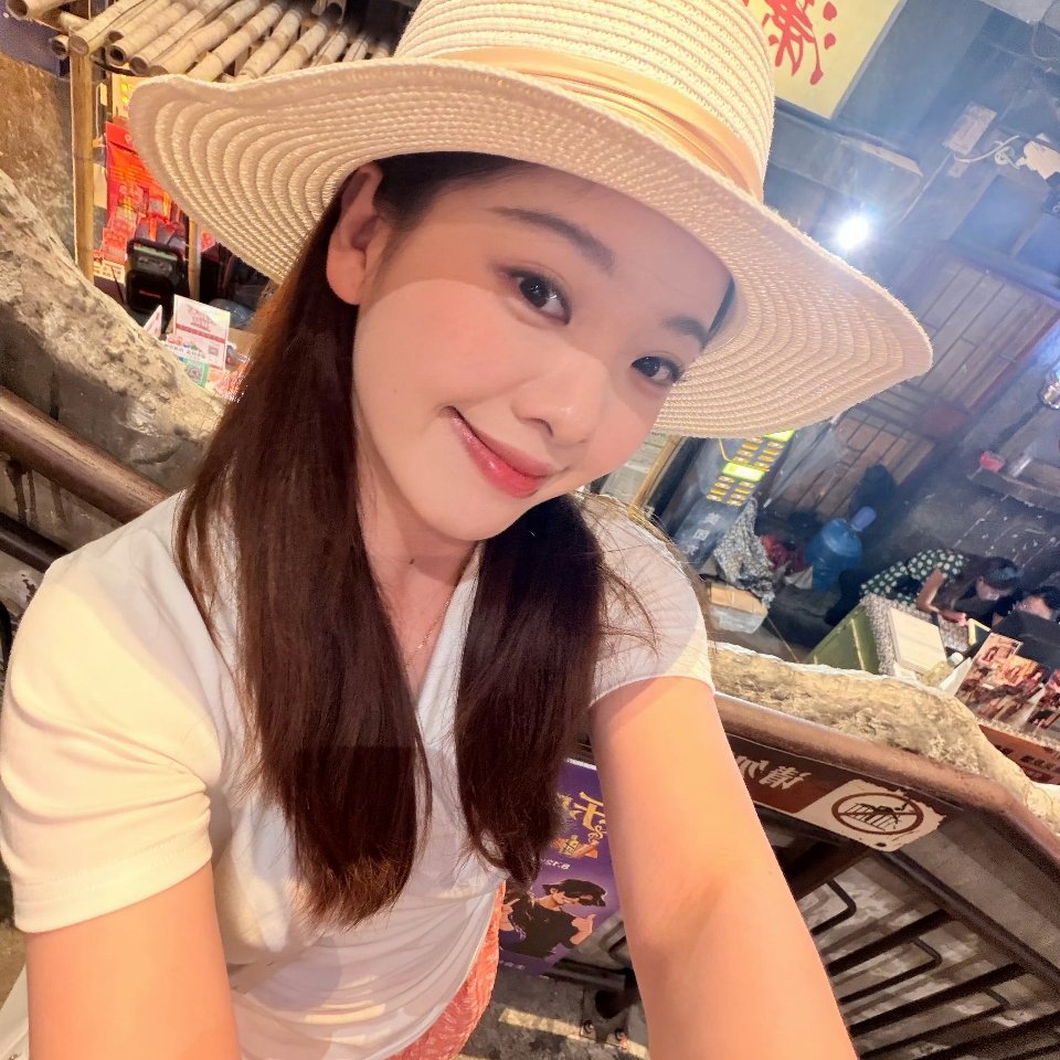思慕社字母 “其实雨不大，是风搞得紧张。其实我不难过，是我自己不肯放过。我拆东墙