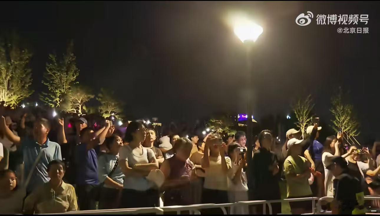 这座城蓄力十年今夏火出圈白天逛环球影城，晚上逛湾里商圈，留宿周边特色民宿。一套完