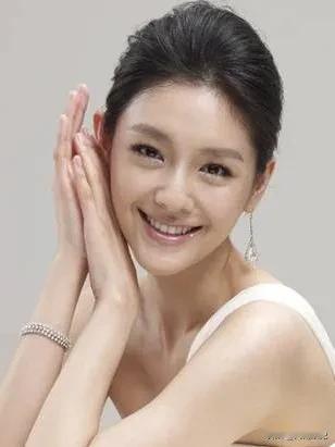 高定婚纱设计师兰玉谈大S:她不认识大S，但大S是自己的偶像，大S鼓励了很多人，我