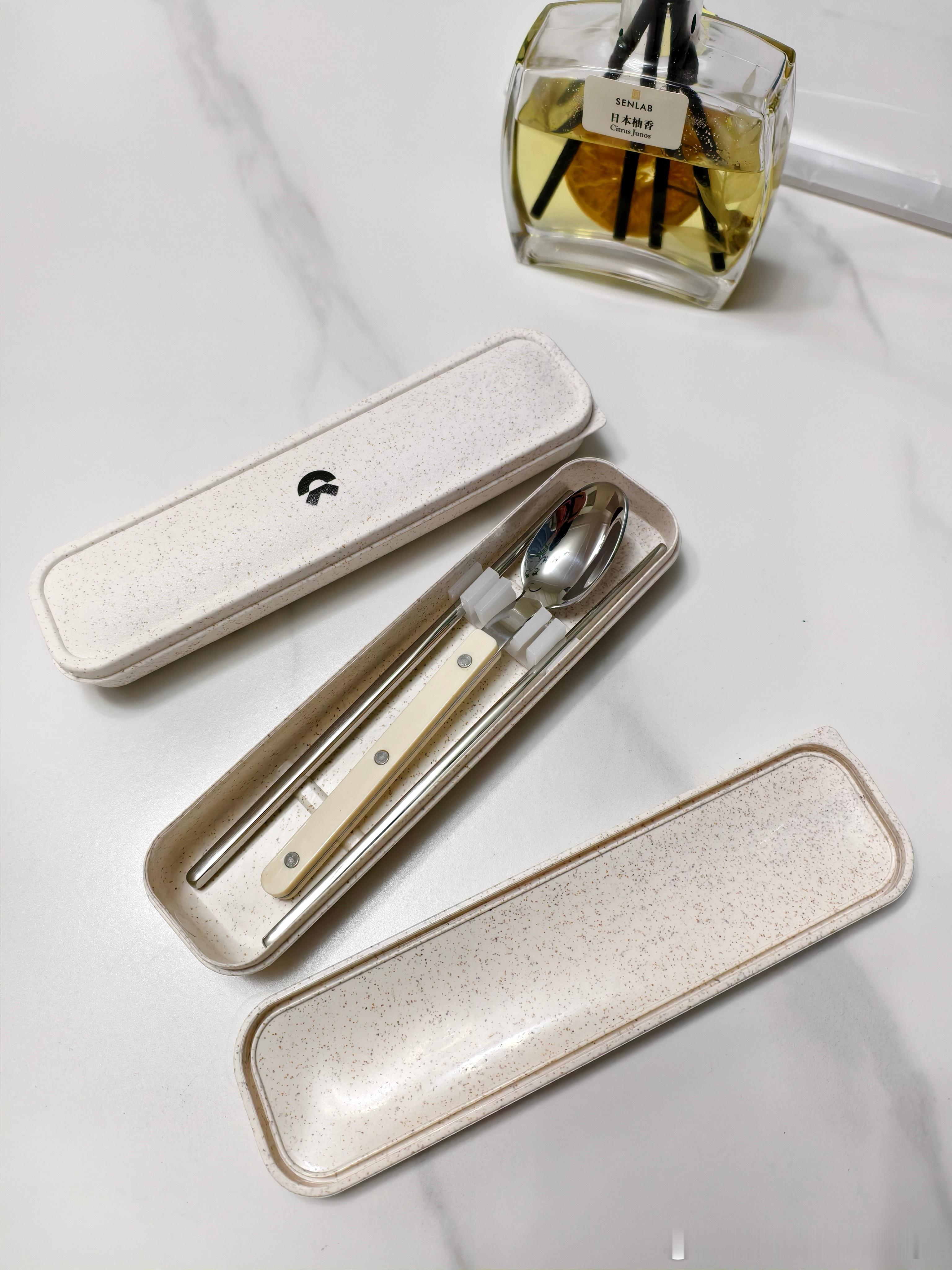 周末抽奖，关注+点赞即可！抽5个粉丝，一人一个蔚来的「便携式不锈钢餐具套装」。抽