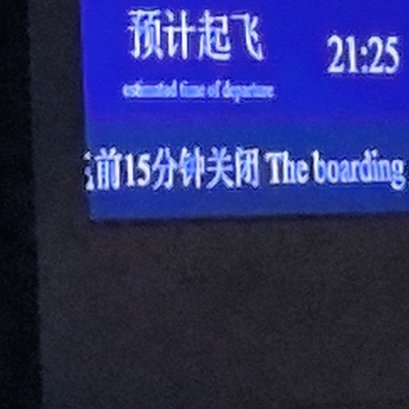 “即使藏住了心里暗涌澎湃的爱意  仍无法移开对你痴情眷恋的眼色” 