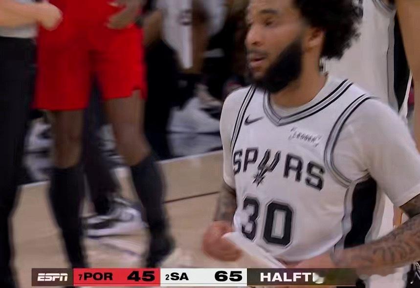 要早早结束？马刺半场领先开拓者20分马刺vs开拓者