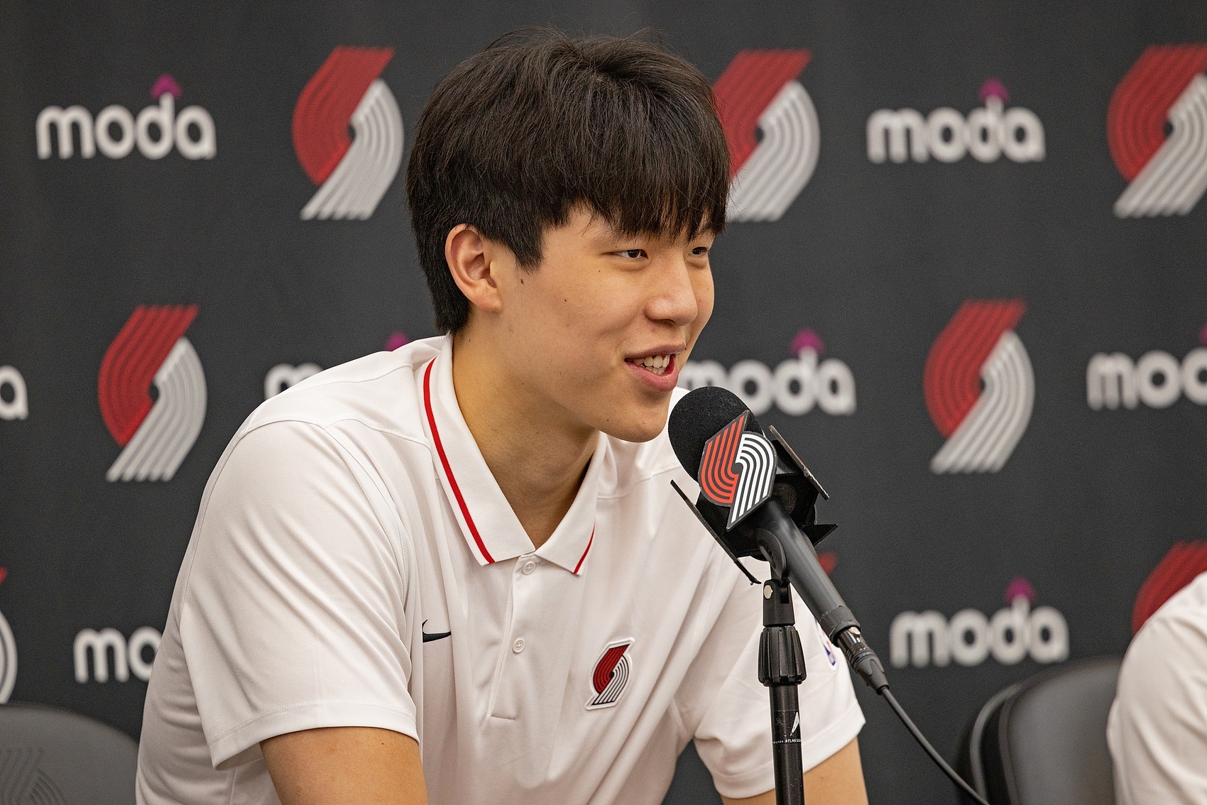 当被问及到自己参加NBA对于中国篮球、球迷而言意味着什么时，杨瀚森：“更好地去帮