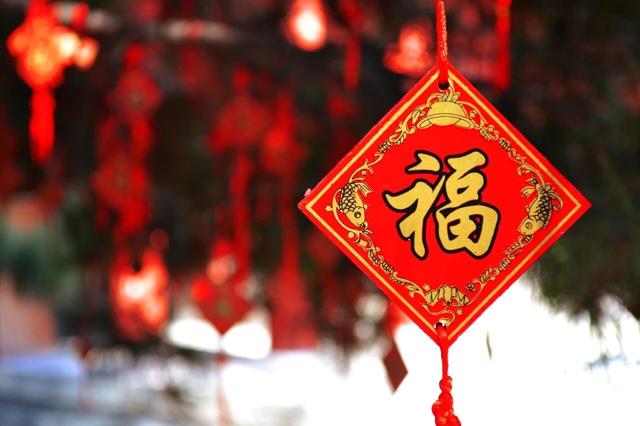 今年除夕落在腊月二十九，主要是因为农历腊月恰逢“小月”，只有29天。这背后其实是