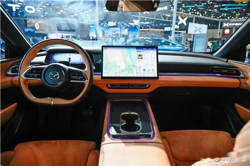 EZ-6，是否能成功逆袭？

在安全性方面，MAZDA EZ-6采用了7横5纵的