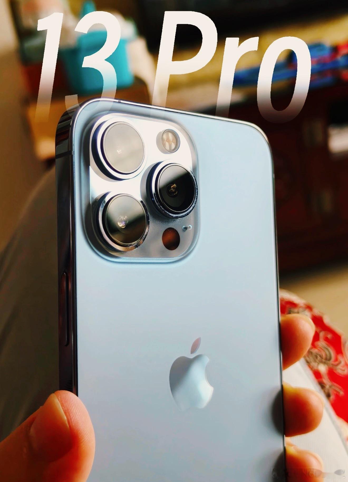 iPhone在之后的Pro系列上使用的任何一种浅蓝色都是在找寻远峰蓝的影子。 ​