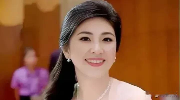 四和娱乐:关注
哪张照片，才是她最美的瞬间？

在众多的照片中，我们总是试图寻找