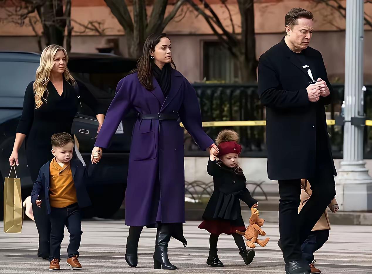 首富的女人。印度裔。什么样的女人能够获得首富的青睐。这个问题，真回答不了。
买个