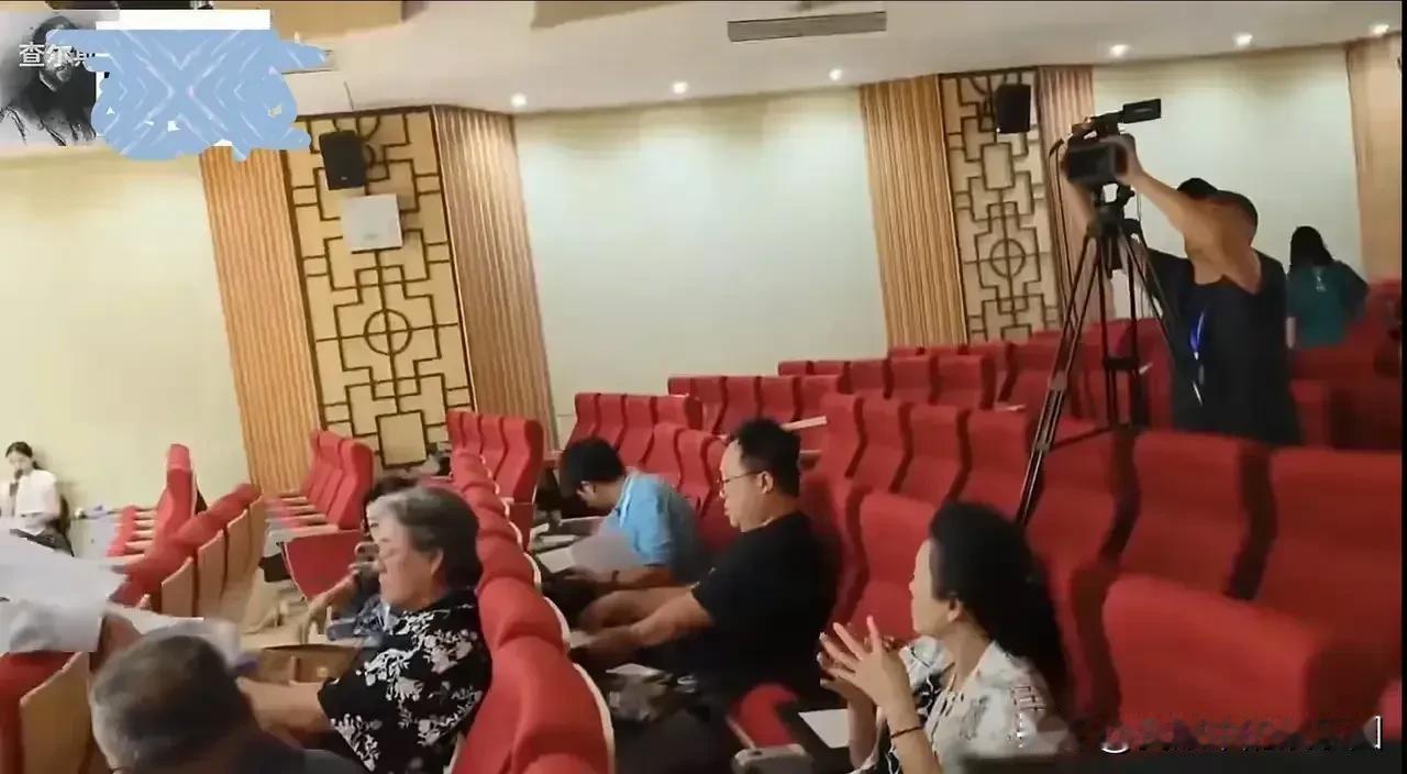 为祁老师怒斥“孔雀杯”评选违规操作点赞

近日，媒体上发布了第十一届孔雀杯全国高