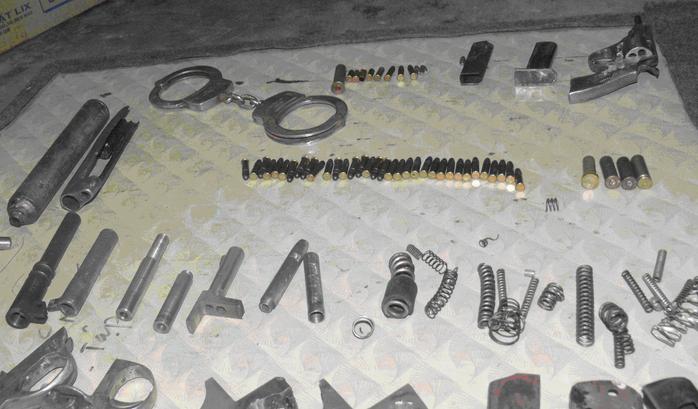 越南海防警方刚刚在 Le Chan 中心区发现并摧毁了一家军火工厂，没收了许多枪