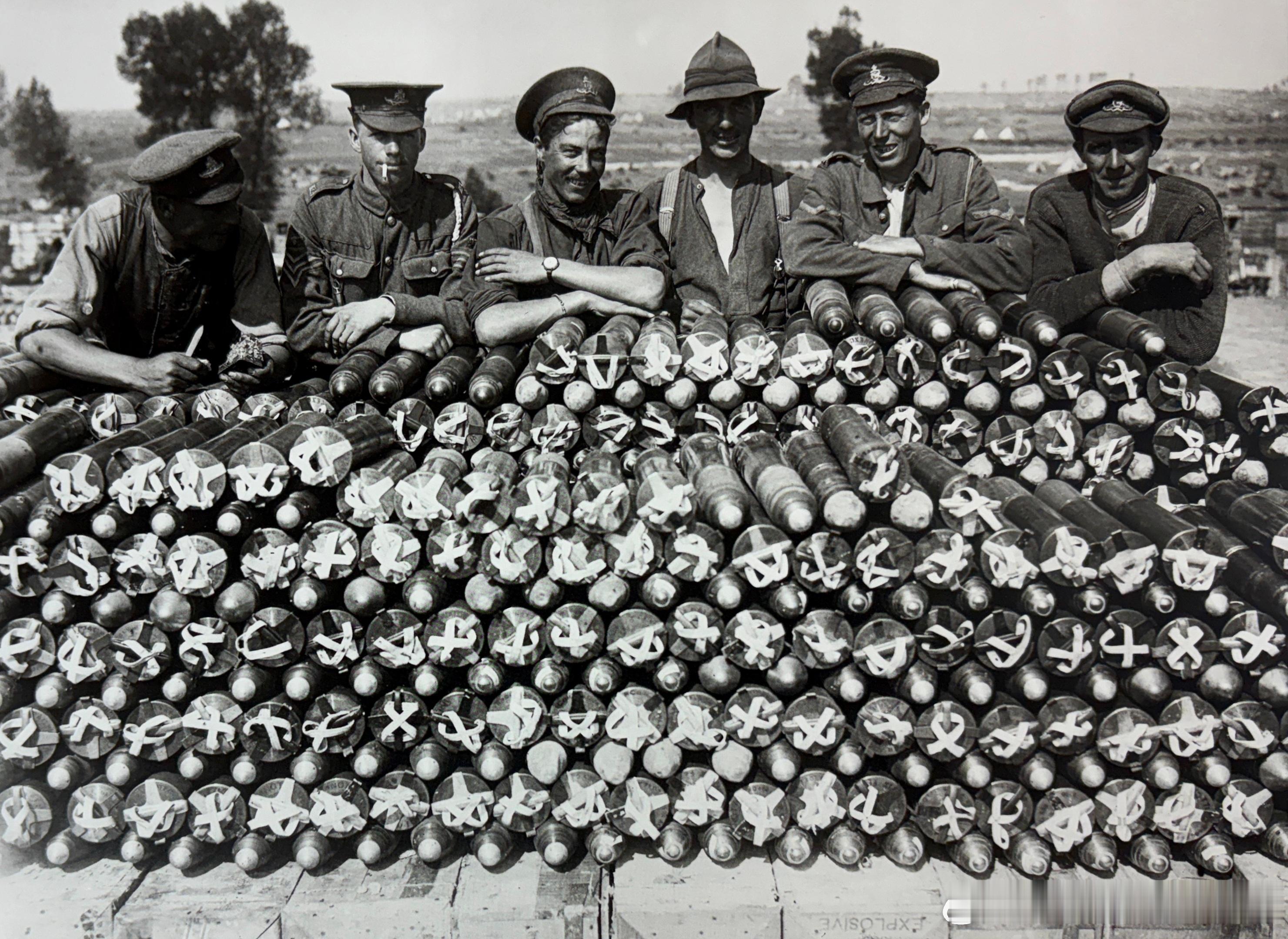 1916年9月英军士兵在索姆Albert附近Becourt Wood森林中陈列1