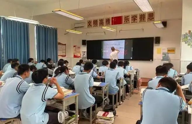 是不是觉得初中数学又杂又乱，公式背了就忘，做题总踩坑，孩子明明努力了分数就是上不