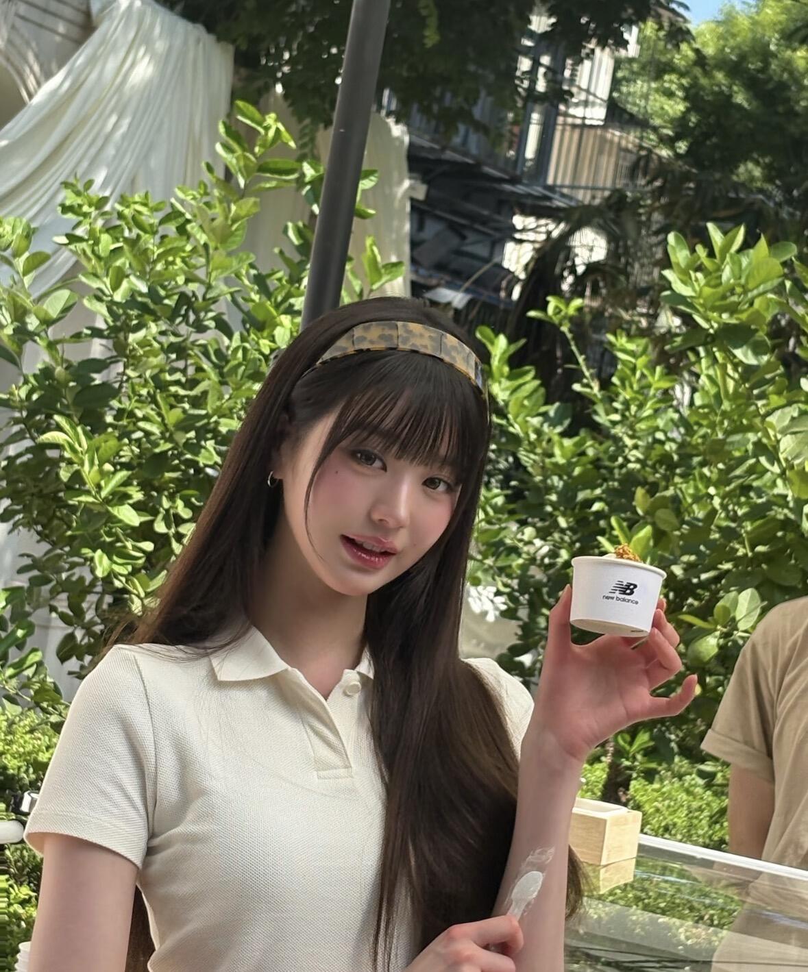 张元英/壁纸分享山是山,海是海,云是云,树是树,你是你,我的意思是你大可做自己.