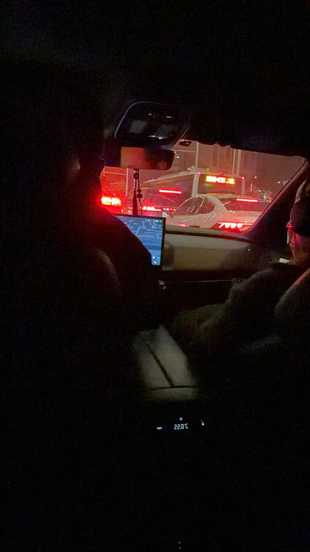 高速堵车 今天老家的车都少了很多大家都开始返程了吗？ 