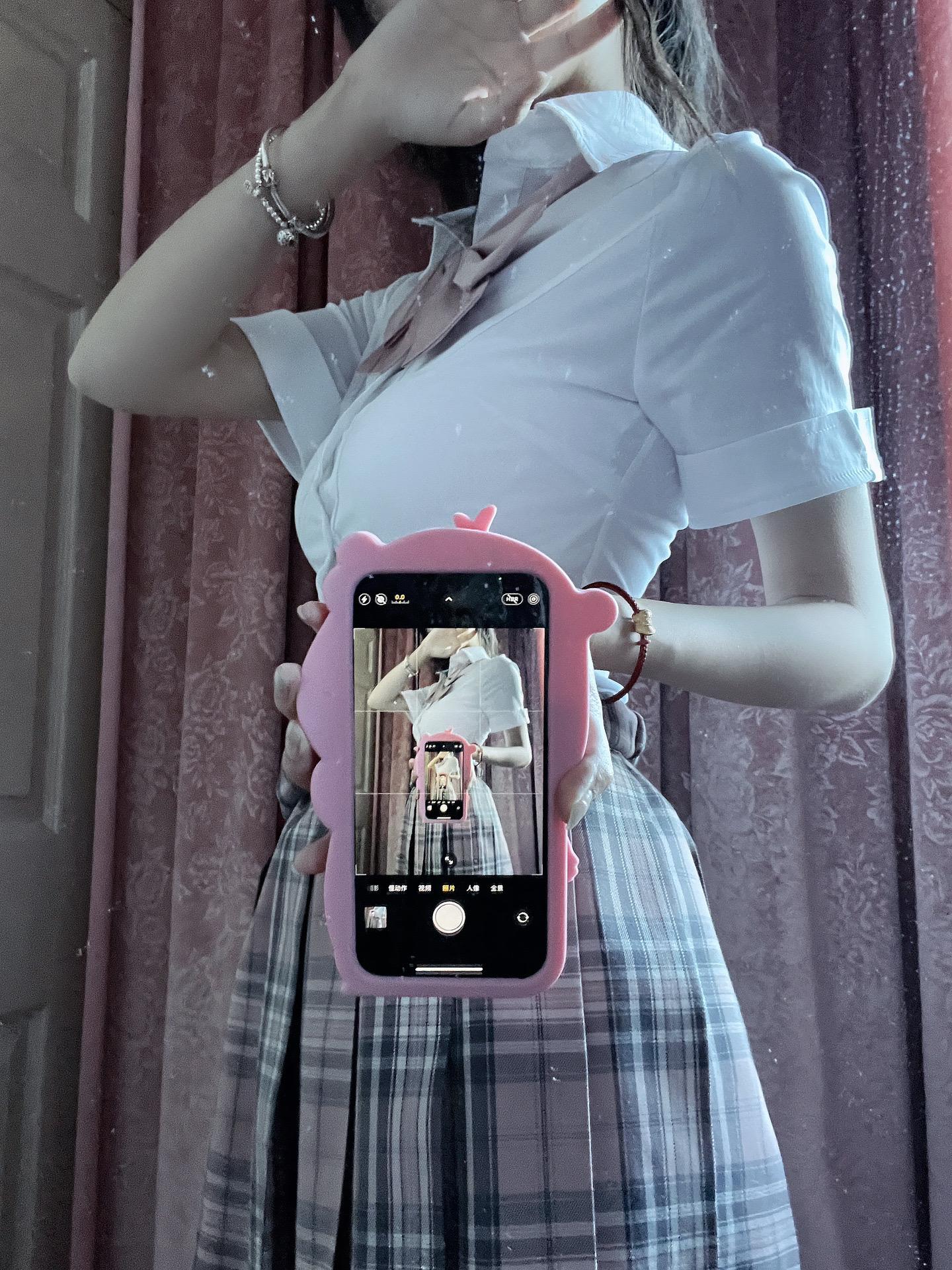 看你漂亮的眼睛一直笑 是我幸福的一种