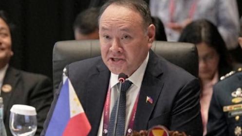 菲律宾警告中国：“如果中国还在黄岩岛附近驻扎解放军的话，菲律宾就会联合周边的国家