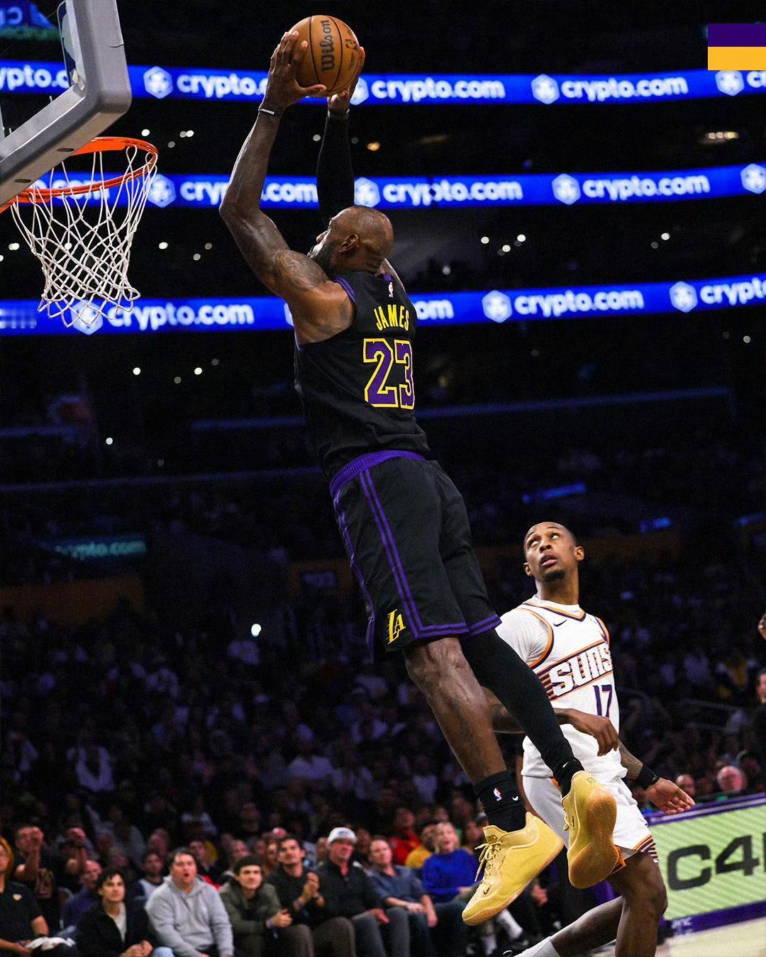 根据统计，詹姆斯本赛季总计完成97次扣篮，创下他自2017-18赛季以来的单季扣