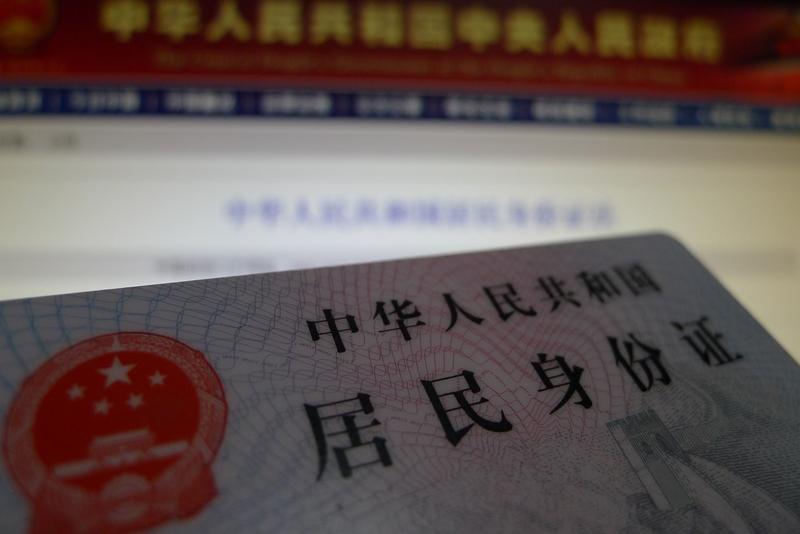 身份证到期提前多久办理，这事儿有门道。按《中华人民共和国居民身份证法》，一般可在