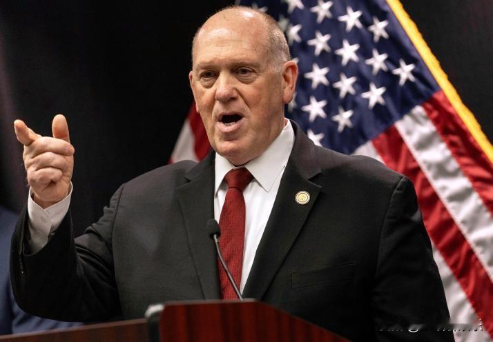 美边境事务主管汤姆·霍曼宣布将在明尼阿波利撤走700名联邦执法人员。
白宫新闻秘