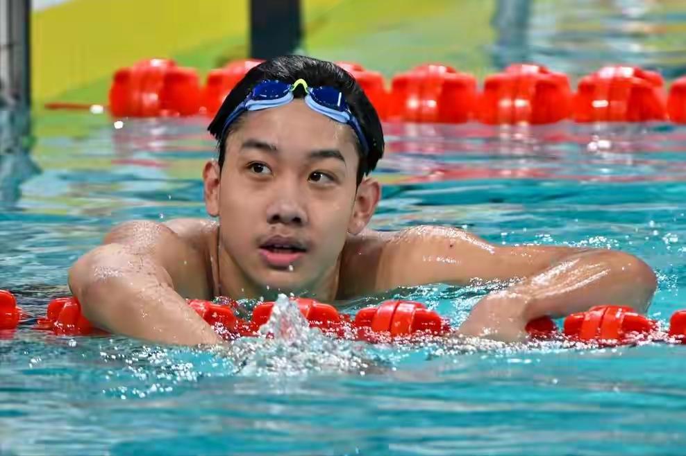 一天前的女子4x200自接力决赛，浙江不敌河北，豪赌以失败告终。今晚，浙江男队又