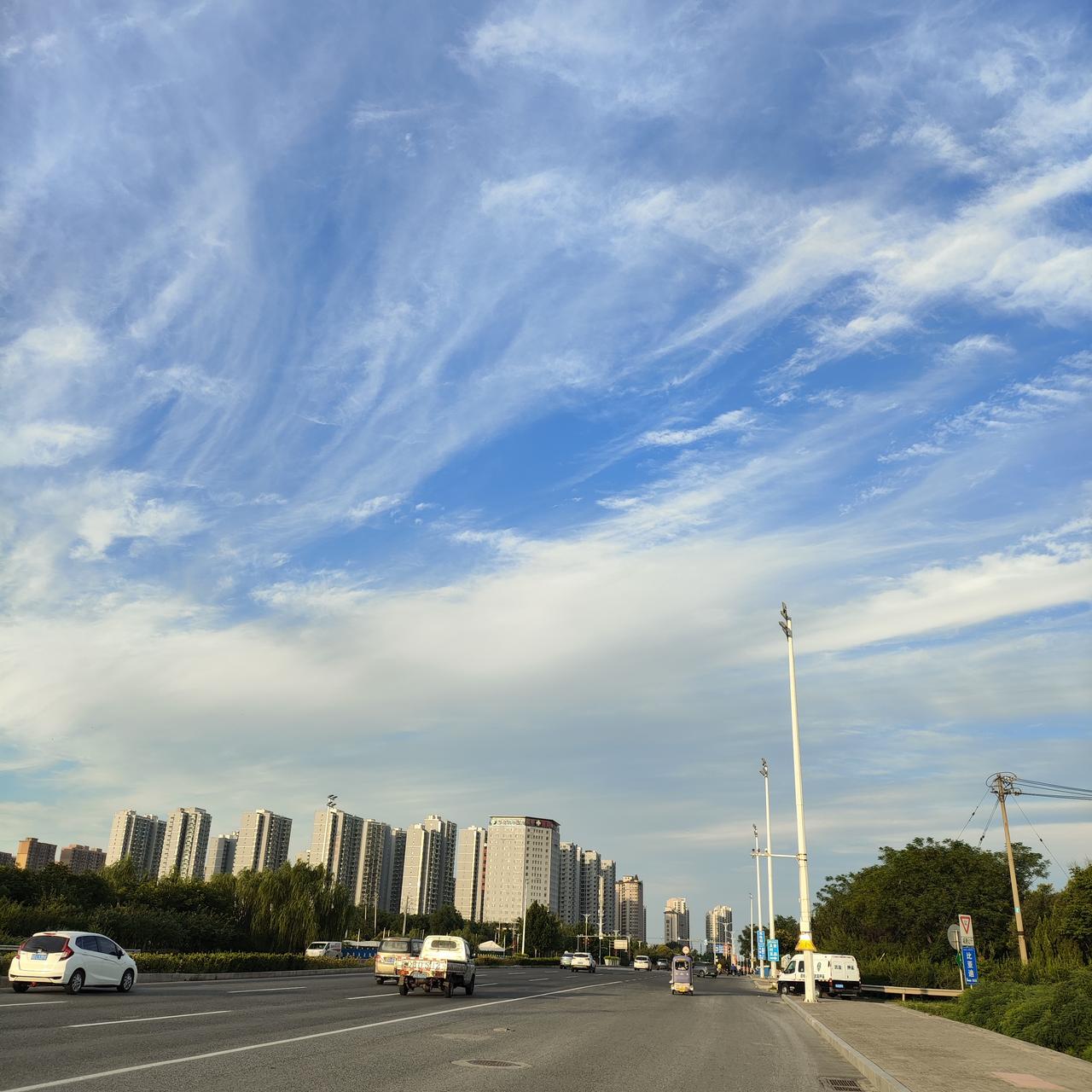 都什么年代了？如今流行的可是海葬，这把骨灰早就没什么价值了！至于生前的恩恩怨怨，