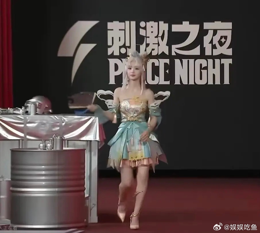 这位穿15cm恨天高的身高和虞书欣低跟鞋的身高一样 