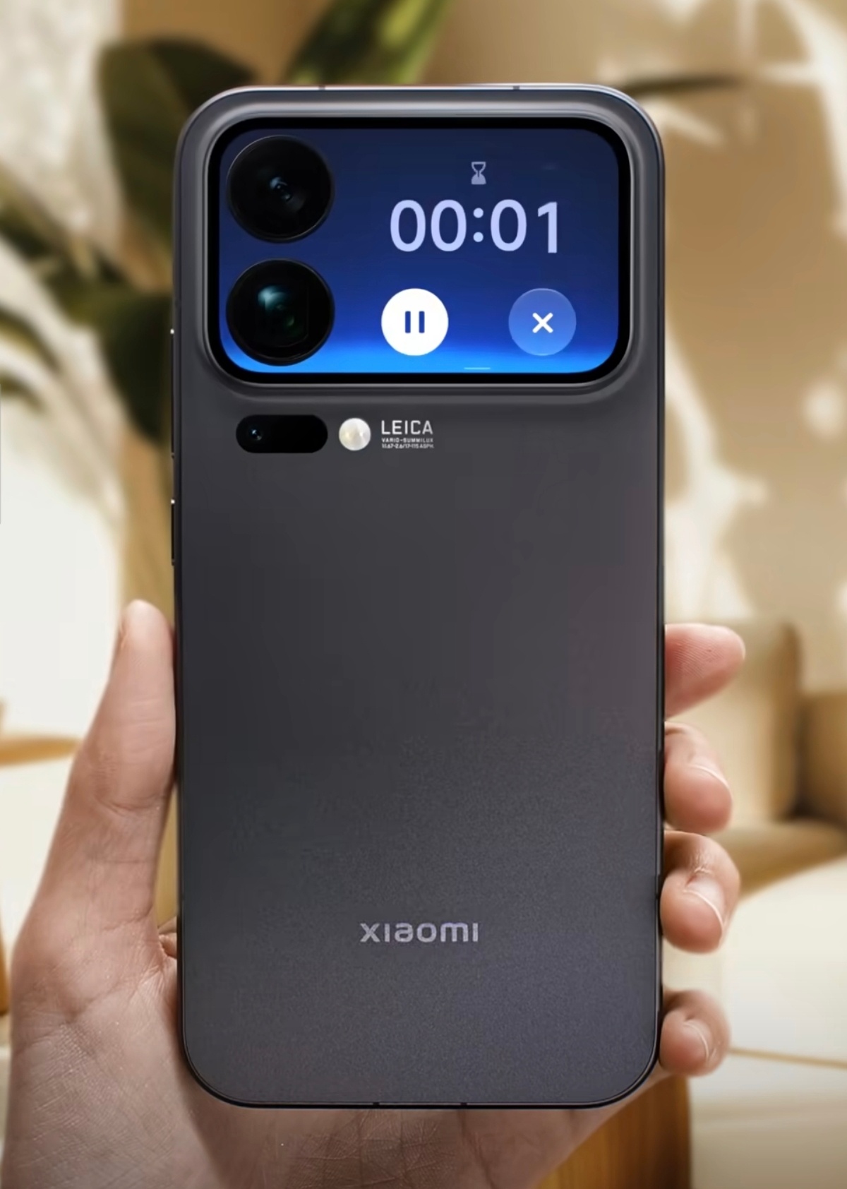 小米17 Pro系列背屏新功能：计时、接打电话、听音乐、航班和打车信息、拍照，感