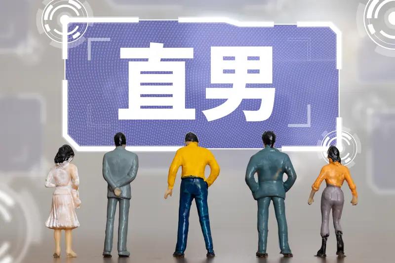 选男人共度余生，可不能只看表面。很多女生年轻时挑对象，就盯着长相、身高、收入和甜
