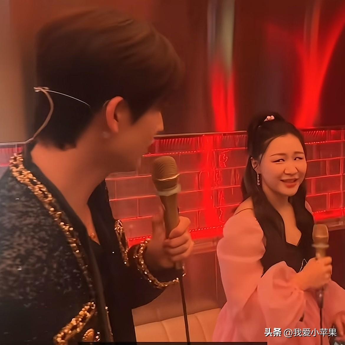 原来《逐玉》爆了之后，去KTV点男模可以点到张凌赫啊。
《逐玉》开播的时候，张凌