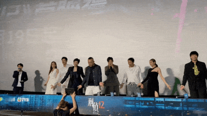 TVB来了内娱也得跳舞给我看 林保怡跳星奇摇的样子又憨又可爱，TVB演员在内娱的