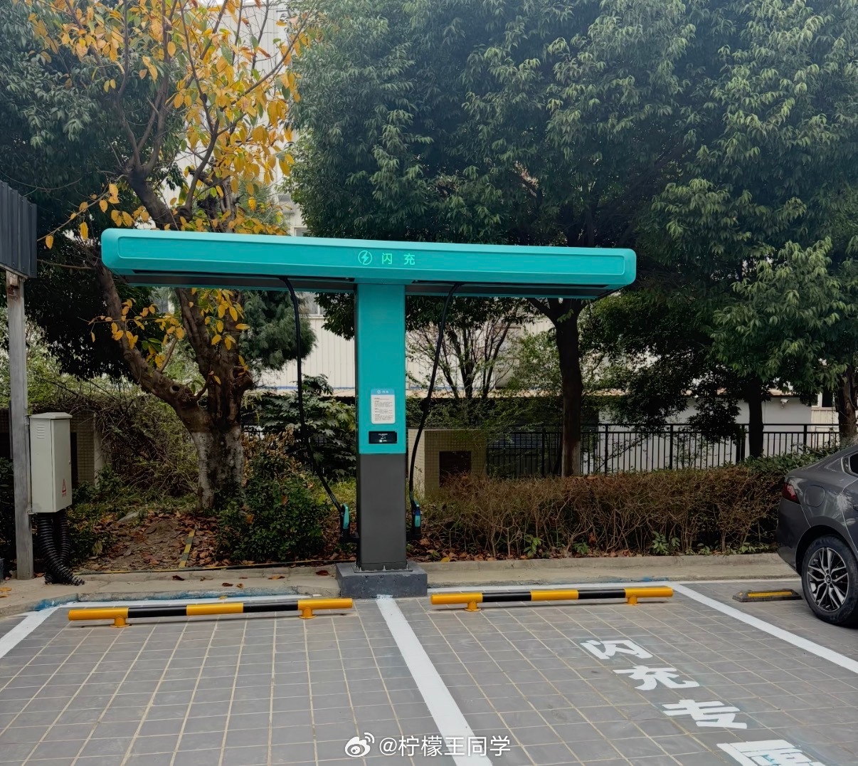 比亚迪的“闪充中国”推进又有了新进展。3月31日，其第5000座闪充站在甘肃兰州