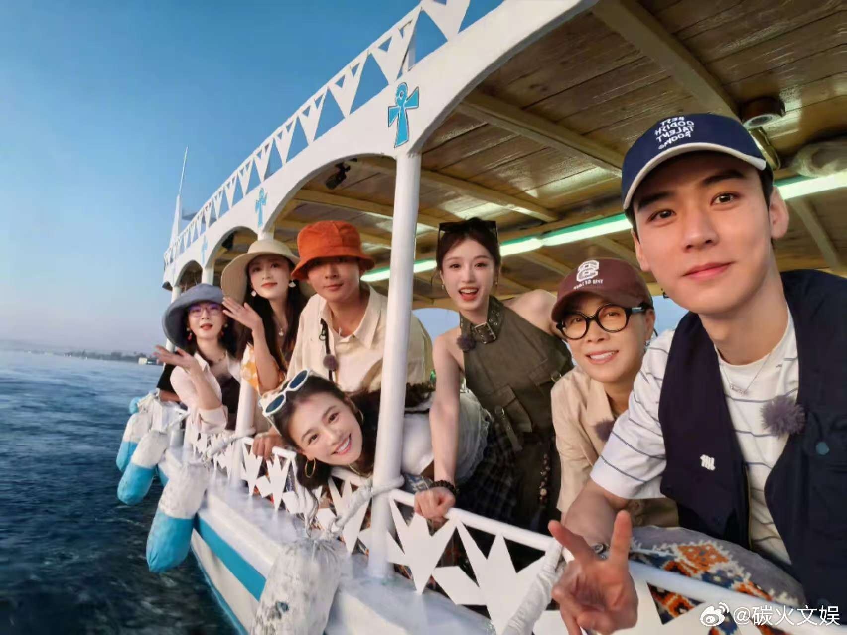 花少团尼罗河合照李沁晒花少团尼罗河合照花少团尼罗河合照，不错不错，[太开心][太