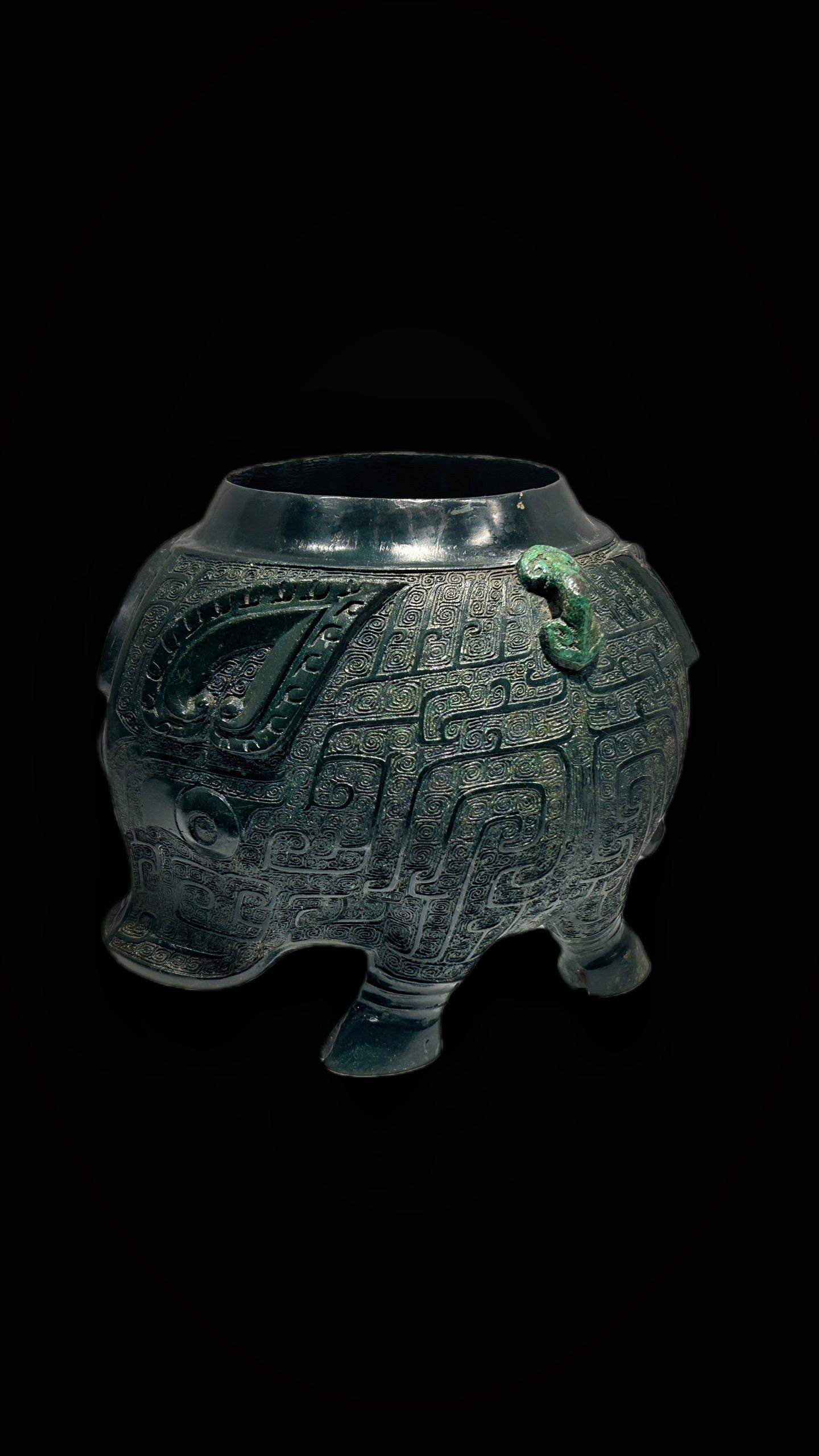 商代 · 猪卣。有豕白蹢，烝涉波矣——《诗经·小雅·渐渐之石》  这件...