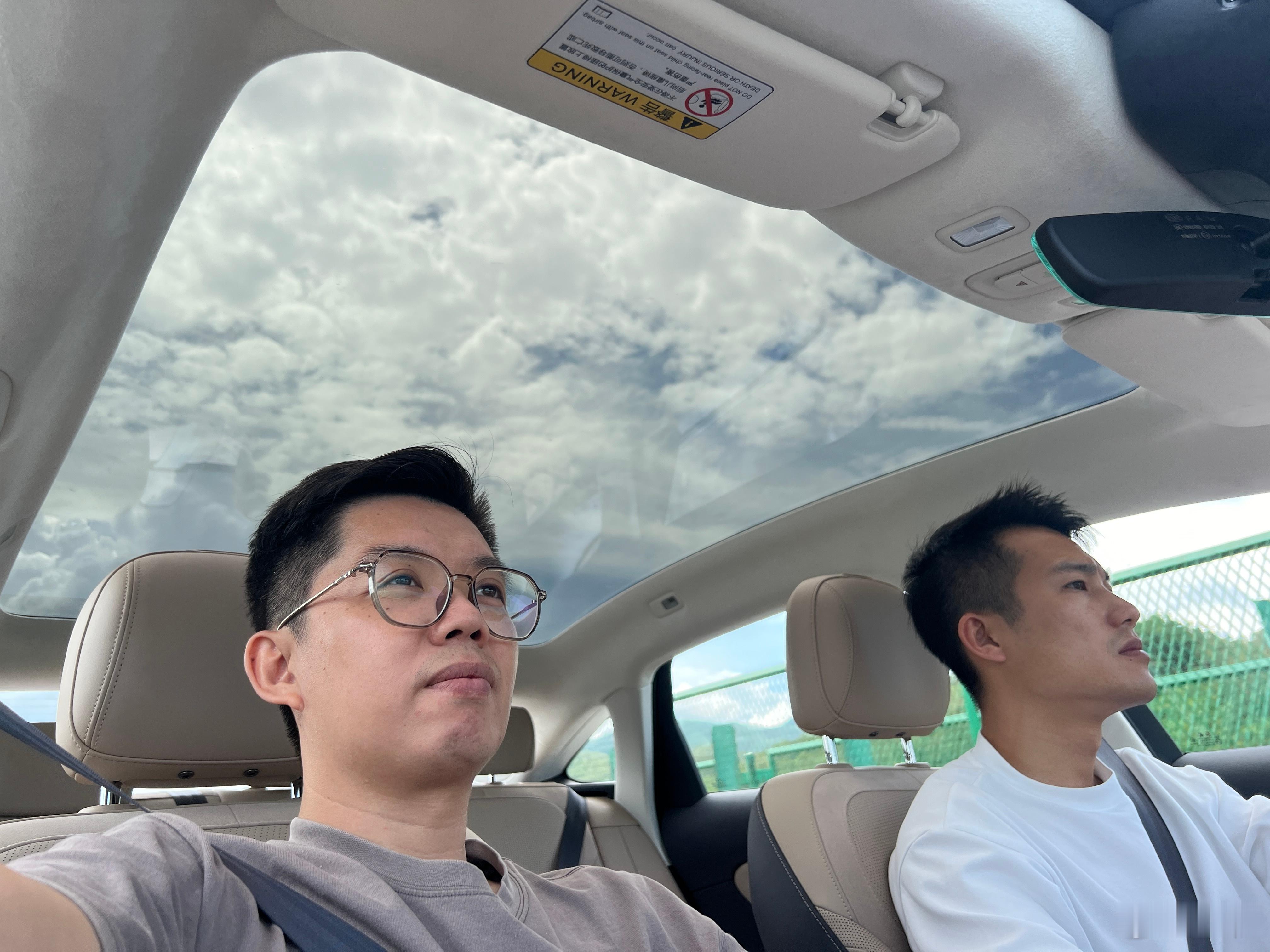 周末又有台风？空调外机的威力也太强了，37度的太阳可太毒辣了，还好一辆天工05 