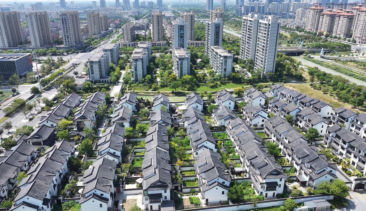 工联的房子在海宁口碑算是非常不错的了，但在现在市场下行的周期，想要出货价格因素优