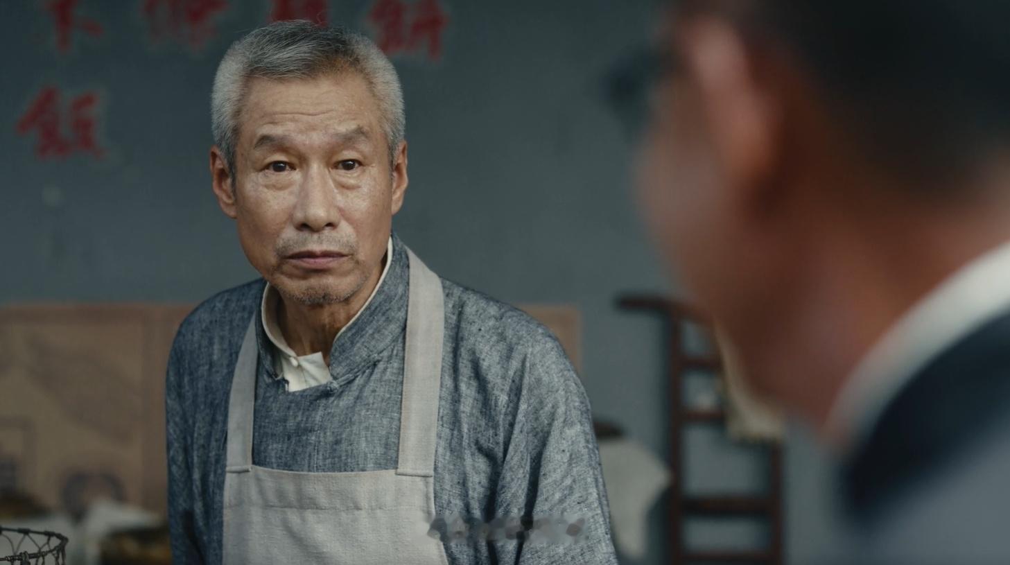 《暗夜与黎明》安排了一个彩蛋，肖大力和冯静波，俩人又碰上了。#造浪吧国庆档# ​