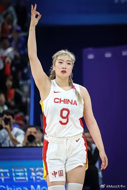 李梦终于发声了中国女篮核心球员李梦在2026年8月12日通过个人微博发布的公开表