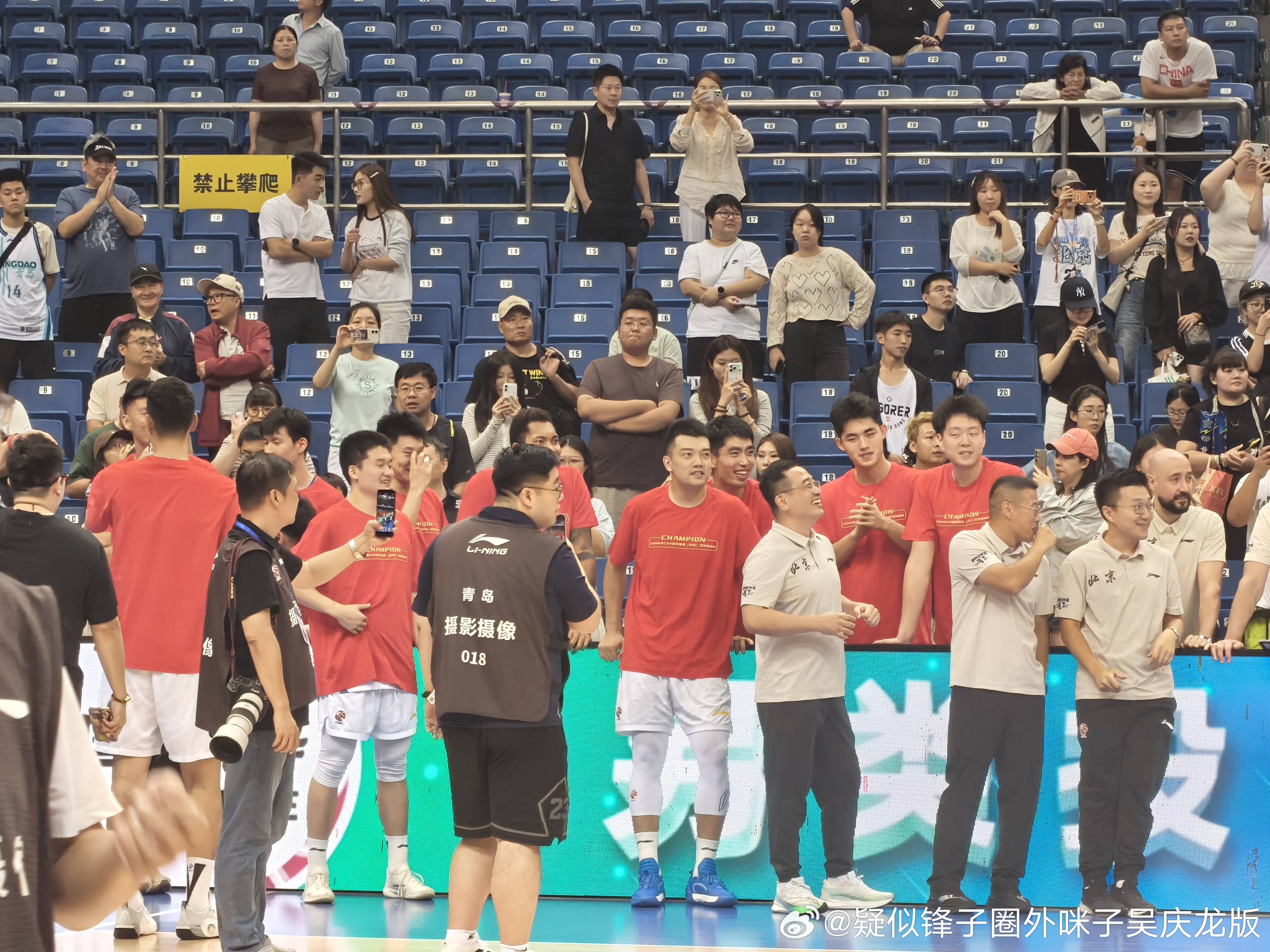 北京首钢[超话] 吕天富拿了fmvp全队人都在为他欢欣鼓舞好的队伍氛围真的很重要
