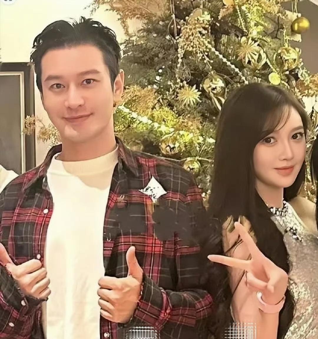 黄晓明选择和叶柯分手，真是一个明智之举，看看现在的叶柯，已经完全不藏着掖着了，直